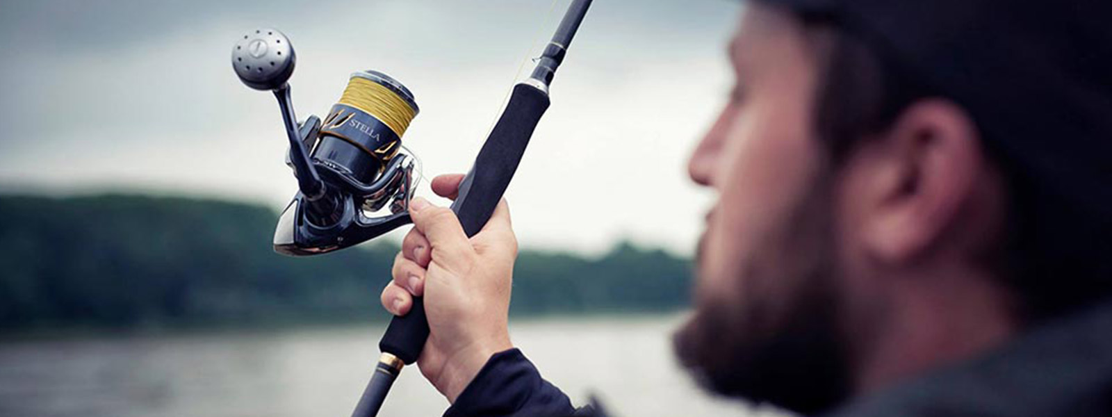 Ga goed klaarstaan voor de worp en richt met je handdeel naar de stek