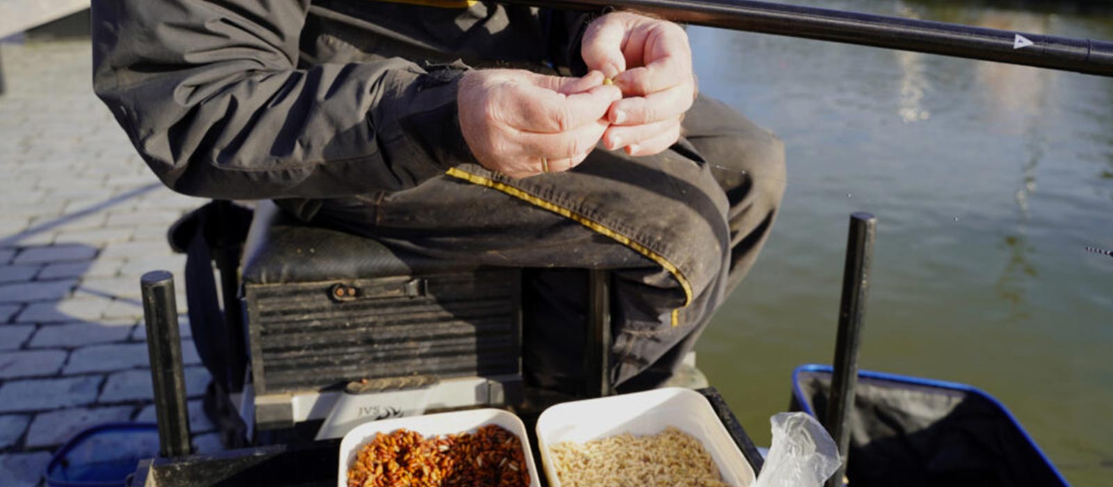 Divers aas is de sleutel bij het wintervissen in de haven