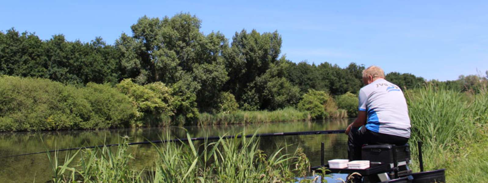 Jan van Schendel aan de waterkant