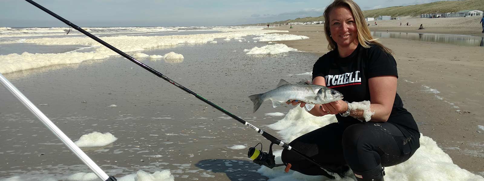 Iedereen kan vanaf het strand een zeebaars vangen